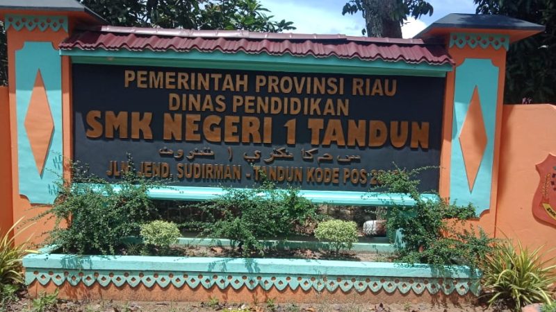 Oknum Guru SMK Negeri 1 Tandun di Duga Memukul Siswa dan Menghina Agama