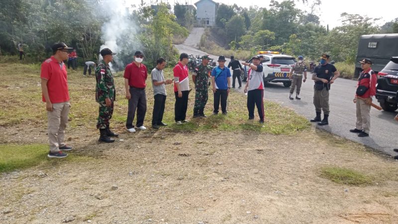 Jelang Kegiatan Merah Putih Tapal Batas, Satgas Pamtas Yonif 645/Gty Melaksanakan Karya Bhakti Pembersihan