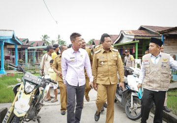 Pemkab Rohil Serahkan Bantuan Terhadap 14 Rumah Warga yang Kena Angin Puting Beliung