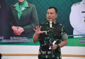 Usai penjemputan Danrem 031/WB Brigjen P. Hutagalung, Bupati Kasmarni langsung mengajak Danrem dan rombongan ke Wisma Daerah Sri Mahkota Bengkalis