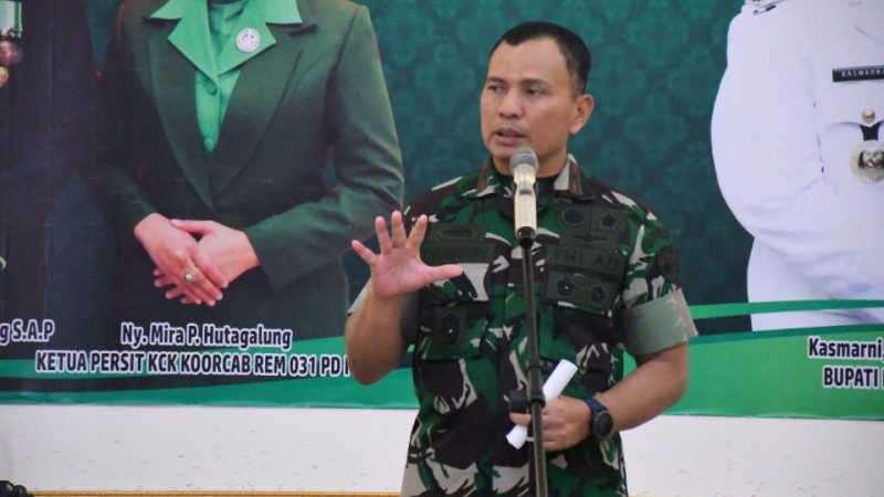 Usai penjemputan Danrem 031/WB Brigjen P. Hutagalung, Bupati Kasmarni langsung mengajak Danrem dan rombongan ke Wisma Daerah Sri Mahkota Bengkalis