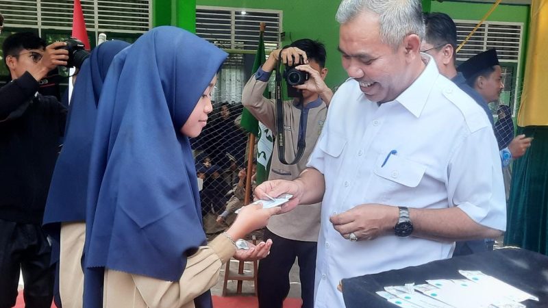 Pencanangan Gerakan Nasional Aksi Bergizi, Pj Bupati Kampar Laksanakan Perdana di Ponpes Mualimin