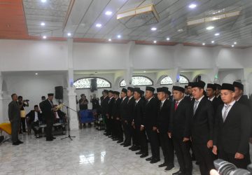 Wujudkan Pemilu Berintegritas, Ketua Panwaslu Kukuhkan 33 Orang Pengawas Kecamatan