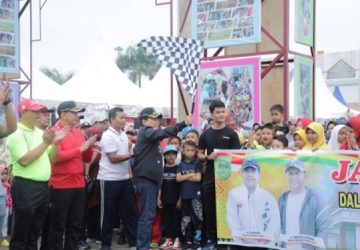 Memeriahkan HUT Rohul Ke 23 Tahun, Ribuan Masyarakat Rohul Ikut Jalan Santai Bersama  Bupati