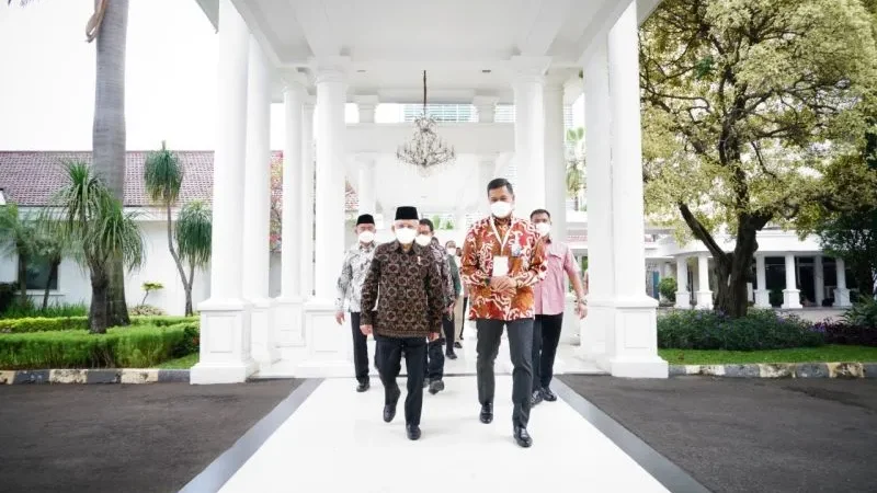 Pemerintah dan BPJS Ketenagakerjaan serahkan Paritrana Award 2021