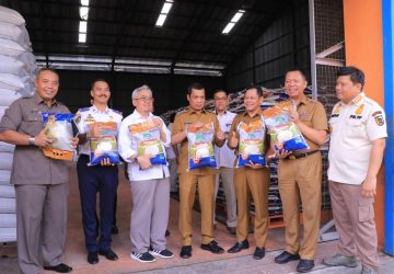 Antisipasi Lonjakan Harga, Pj Walikota Pekanbaru Tinjau Gudang Bulog