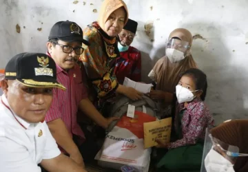 Mensos berikan santunan keluarga korban banjir di Lampung Selatan