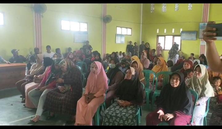 Masyarakat Sukamerna Geruduk Balai Pekon Tuntut SK BHP Palsu Keranah Hukum