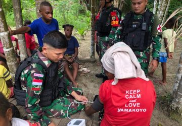 Dengarkan Keluhan Masyarakat, Satgas Pamtas Yonif 132/BS Adakan Layanan Kesehatan Keliling