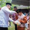 Pj. Bupati Kampar Serahkan Santunan Kepada 63 Anak Yatim Sempena HUT Pemuda Pancasila ke-63 di Kuok