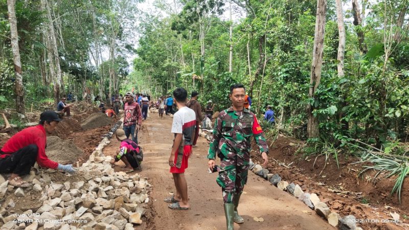 Antusias Warga Gotong Royong Kegiatan TMMD ke-115 Kodim 0424 Tanggamus