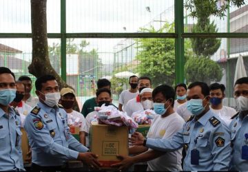 Lapas Muara Enim Membagikan Peralatan Mandi dan Peralatan Minum