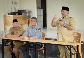 Sekda Kampar Serahkan Langsung BLT Dampak Kenaikan BBM Bagi Disabilitas