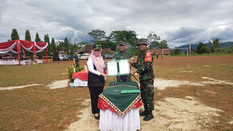 TNI Manunggal Membangun Desa ke-115 TA. 2022 Secara Resmi di Tutup oleh Danrem 043/Gatam