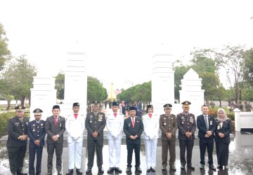 Peringatan Hari Pahlawan, Wabup Bagus Santoso Melaksanakan Ziarahmakam Pahlawan dan Tabur Bunga