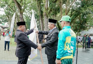 Pj Bupati Kampar Bersama Sekda Kampar Lepas Kontingen Atlet Kampar yang mengikuti Porprov X di Kuansing