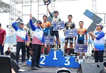 Gubernur Sumsel Serahkan Hadiah Pemenang Event Sriwijaya Ranau Grand Fondo