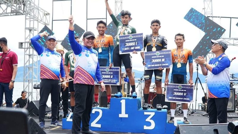 Gubernur Sumsel Serahkan Hadiah Pemenang Event Sriwijaya Ranau Grand Fondo