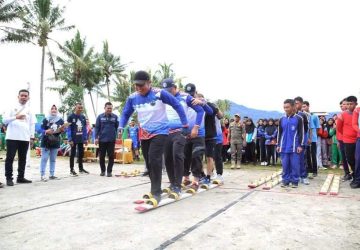 Gubernur Sumsel HD Bersama Bupati Dan Wakil Bupati Ikut Lomba Tradisional Bakiak