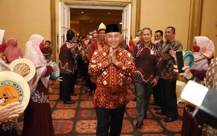 Tarian Nyadike Sawah Buat Nostalgia Warga Muba di Batam
