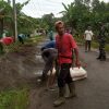 Masyarakat Pekon Campang Tiga Gotong Royong Perbaiki Jalan Dengan Cara Swadaya