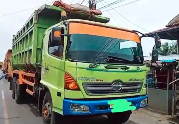 Warga Mintak Putar Balik Mobil Angkutan Batu Bara Melintas di Jalan Desa Karang Raja