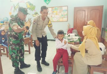 Kegiatan BIAS, Bhabinkamtibmas Polsek Mungkid Pangku Anak Sekolah