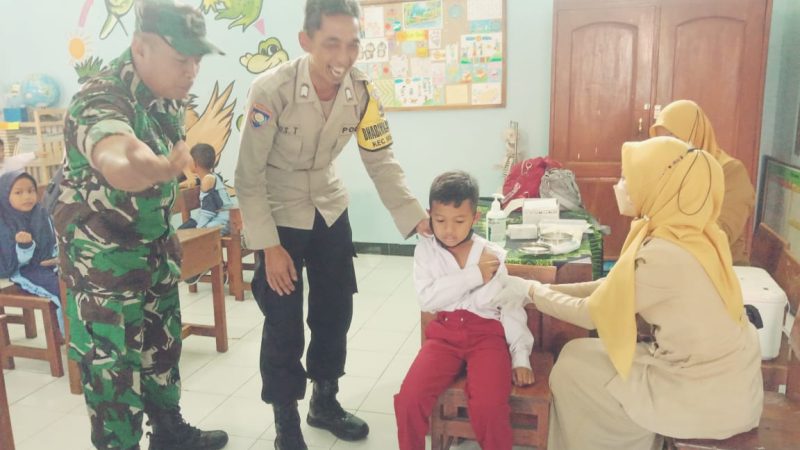 Kegiatan BIAS, Bhabinkamtibmas Polsek Mungkid Pangku Anak Sekolah