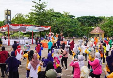 Peringati HKN ke-58 Dinkes Muara Enim Gelar Senam Sehat Bersama Masyarakat