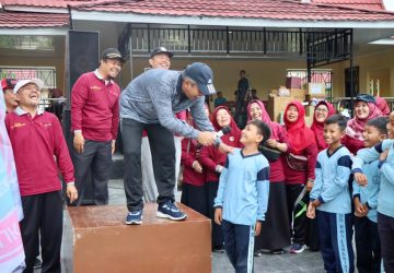 Sampena HGN dan HUT PGRI ke-77, Pj Bupati Kampar Lepas Peserta Gerak Jalan Santai dan Car Free Day