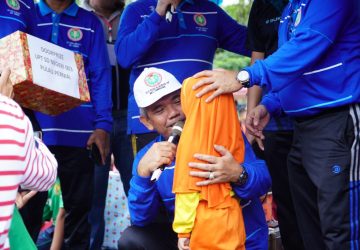 Sediakan Doorprize Menarik, Kamsol Lepas Ribuan Peserta Gerak Jalan Santai Hut PGRI ke-77 di Tambang