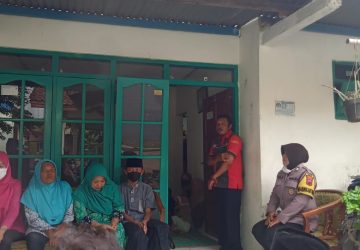 Aiptu Diah Handarini Bhabinkamtibmas Desa menghadiri kegiatan pembagian 20 Tas kepada anak-anak yatim piatu