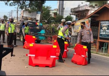 Rekayasa Lalulintas Pemasangan Water Barrier di Simpang Y Sukajadi