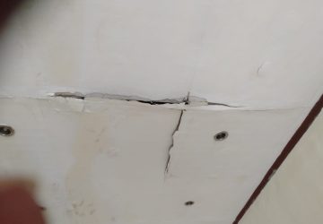 Diduga Kurang Perawatan, Plafon Kantor Camat Bayung Lencir Jebol