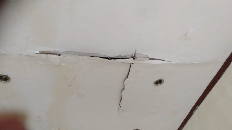 Diduga Kurang Perawatan, Plafon Kantor Camat Bayung Lencir Jebol