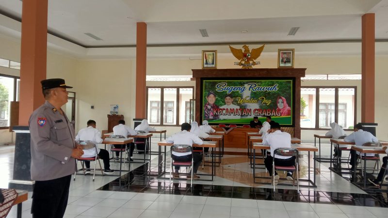 Bersama Koramil, Polsek Grabag Beri Pengamanan Seleksi Perangkat Desa
