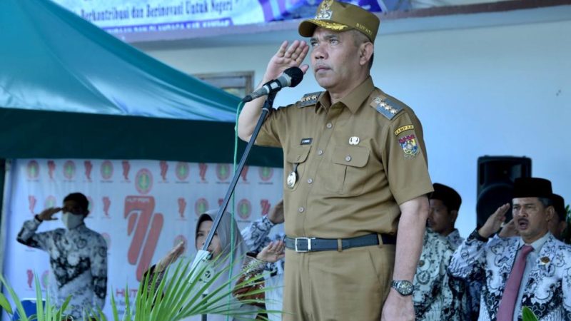 Pimpin Upacara Peringatan Hari Guru Nasional Tahun 2022, Pj Bupati Kampar “Peran Strategis, Guru Berikan pendidikan Indonesia yang Maju”