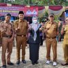 Bupati Dewi Handajani Meninjau Langsung Program Pasar Murah Bersubsidi di Halaman Kecamatan Gunung alip