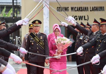 Kapolres Lamsel AKBP Edwin Lepas Purna Tugas Kompol Parhan