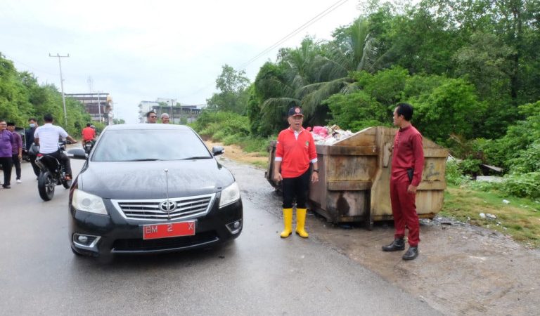Tinjau Langsung Tempat Tumpukan Sampah, Wabup Asmar : Mari Bersama Jaga Kota Kita