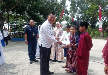 Pj Sekdako dan Ketua TP PKK Hadiri Khitan Massal di Kantor Kecamatan Payung Sekaki