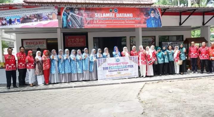 Desa Pasuruan Kecamatan Penengahan Jadi Tujuan Kunjungan Kerja TP PKK Pesisir Barat