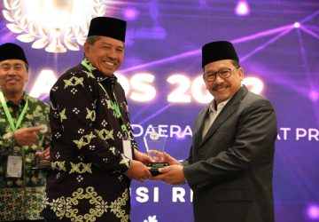 Bupati Siak Alfedri Terima BWI Award 2022, Tokoh Wakaf Nasional Kepala Daerah