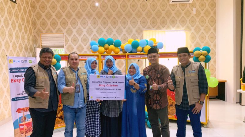 Meningkatkan perekonomian rakyat, YBM PLN UPDK Pekanbaru bersinergi bersama IZI Riau gelar launching Easy Chicken