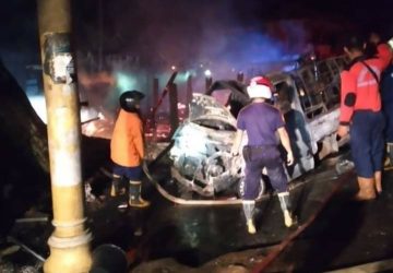 Diduga Mobil Pengangkut Minyak Ilegall Menabrak Rumah Warga dan Terjadi Kebakaran