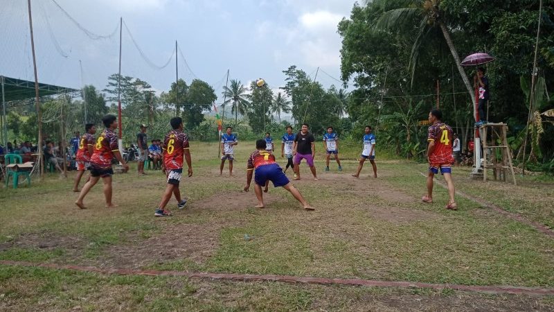 Gelaran Pertandingan Poradus Katar Desa Ruguk di Akhir Tahun 2022, 18 Tim Bola Voli Perebutkan Piala Bergilir Poradus