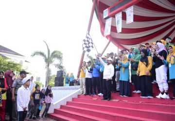 Ribuan Masyarakat, Mengikuti Jalan Sehat yang di gelar TP PKK Bengkalis