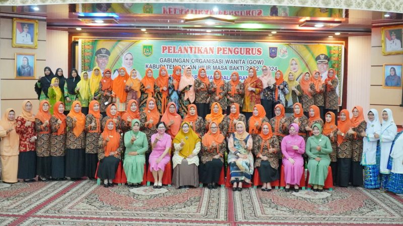 Bupati Rohil Lantik Sanimar Afrizal Sebagai Ketua Gabungan Organisasi Wanita Rohil
