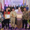 Bupati Alfedri Terima Piagam dan Lencana Produktivitas Siddhakarya Tahun 2022