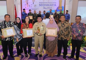 Bupati Alfedri Terima Piagam dan Lencana Produktivitas Siddhakarya Tahun 2022